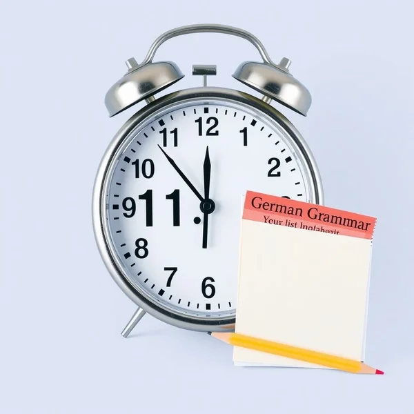 Eine Uhr zeigt 11:59 und veranschaulicht das Konzept von 'at the last minute'