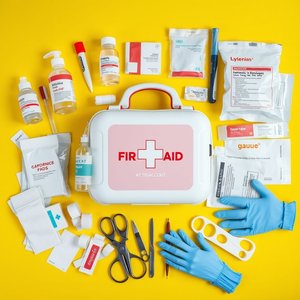 "a first-aid kit" İsim Tamlamasını Anlama ve Kullanma Rehberi