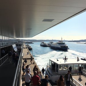 理解并使用名词短语：a ferry terminal - 英语学习指南