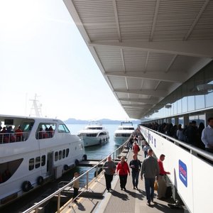 เข้าใจและใช้วลีคำนาม a ferry terminal เพื่อพัฒนาทักษะภาษาอังกฤษ