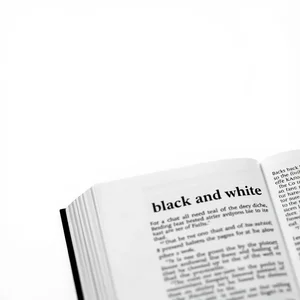 Comprendre Black And White: Signification Claire en Idiomes Anglais